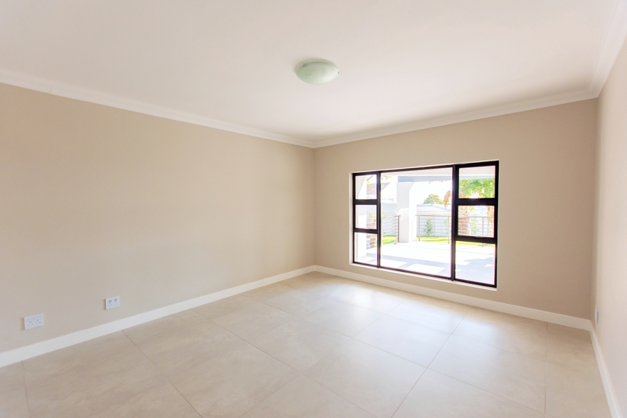 5 Bedroom Property for Sale in Myburgh Park Western Cape